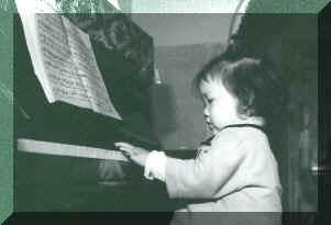 Little Gracie playing the piano